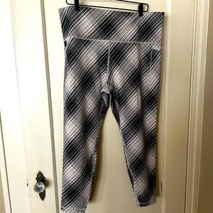 Athleta Salutation Stash Leggings